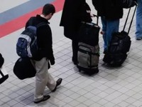 Все больше россиян мечтают уехать за границу